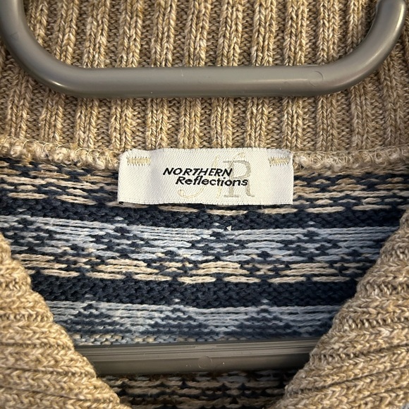 Northern Reflections Zip up. No size tag fits small-medium. - Picture 3 of 5